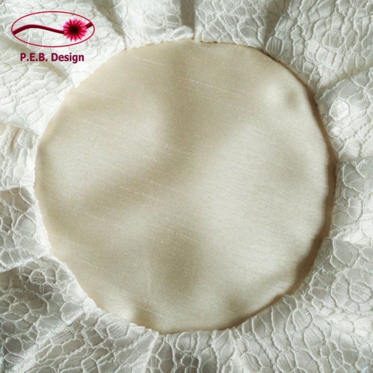 Pompadour Bag Flower Relief Cream White - Click Image to Close