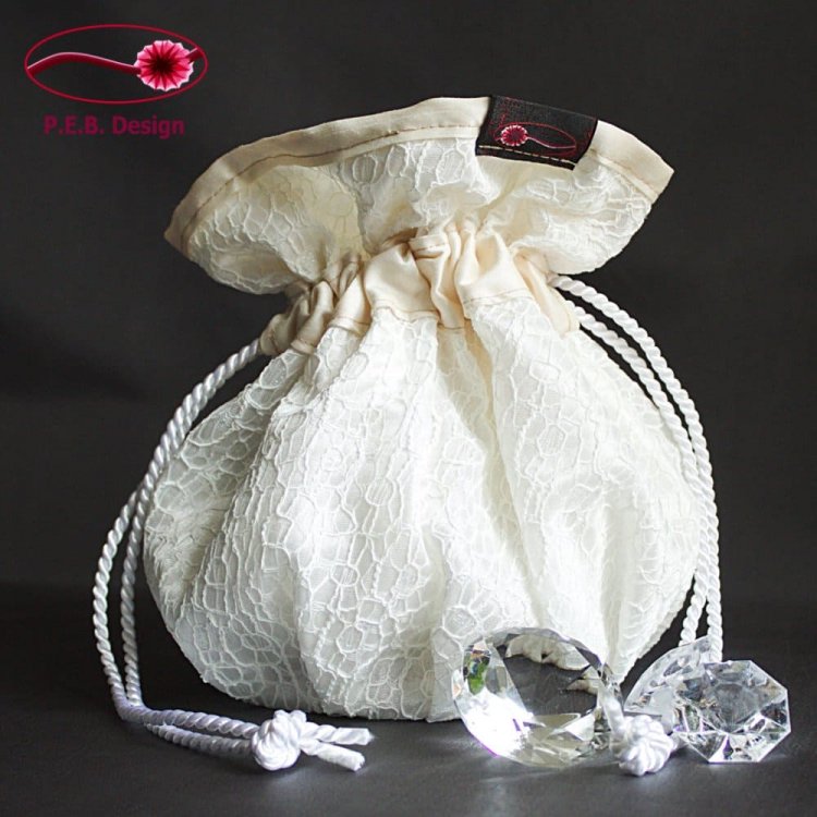 Pompadour Bag Flower Relief Cream White - Click Image to Close