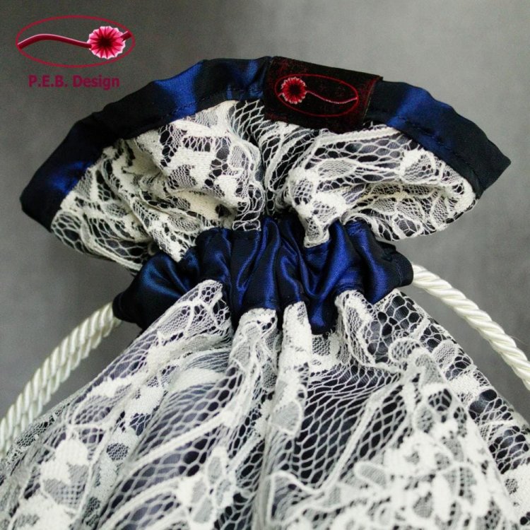 Pompadour Bag Lace Midnight Blue-Cream - Click Image to Close